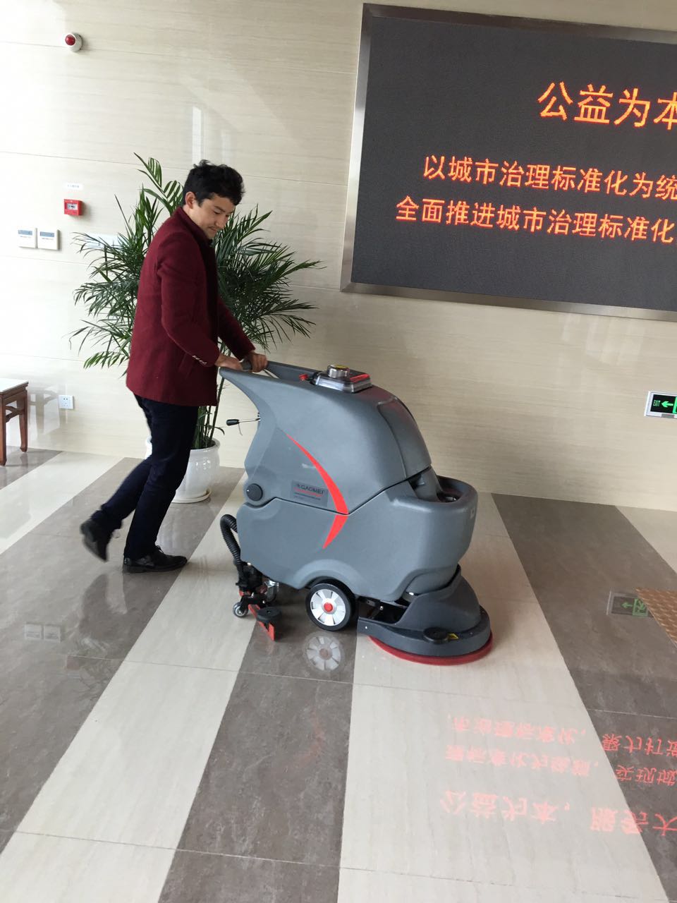 洗地機(jī)不下水的幾個(gè)自查辦法？動(dòng)動(dòng)手，就可輕松解決